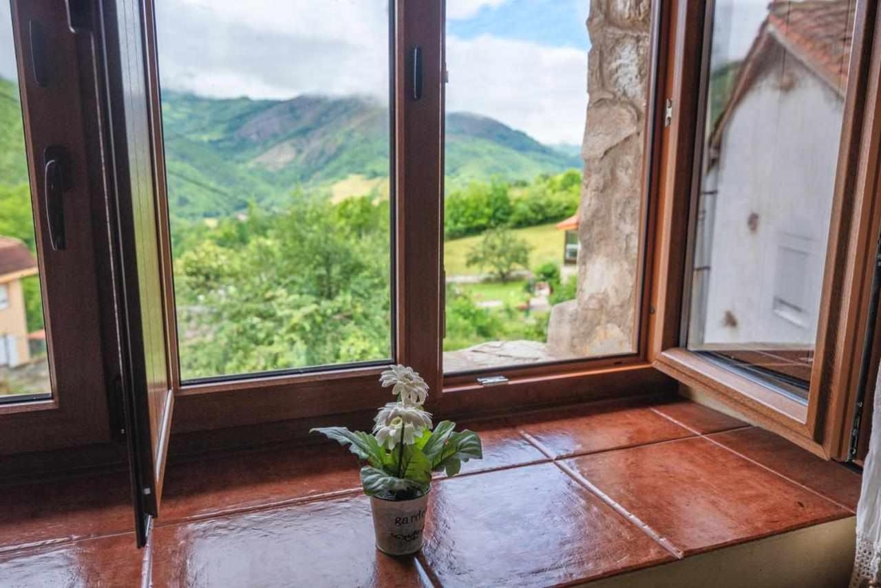 Casa Rural La Carrozal Senda Del Oso Orelleiru Exterior foto