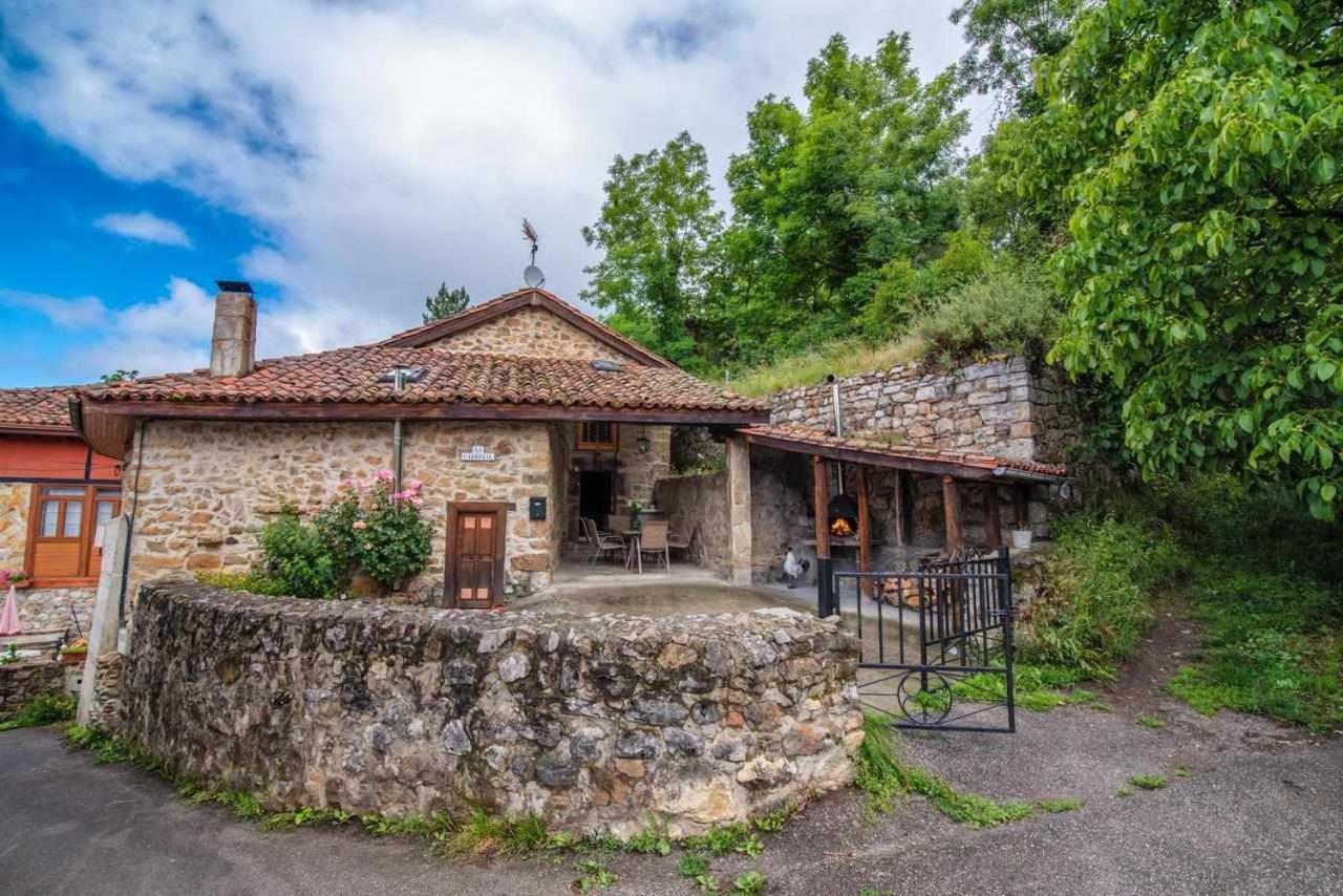 Casa Rural La Carrozal Senda Del Oso Orelleiru Exterior foto